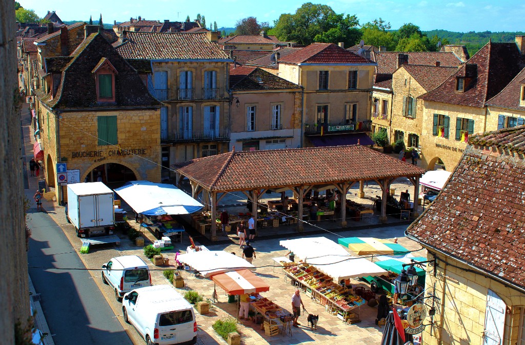 Marché traditionnel le mardi matin