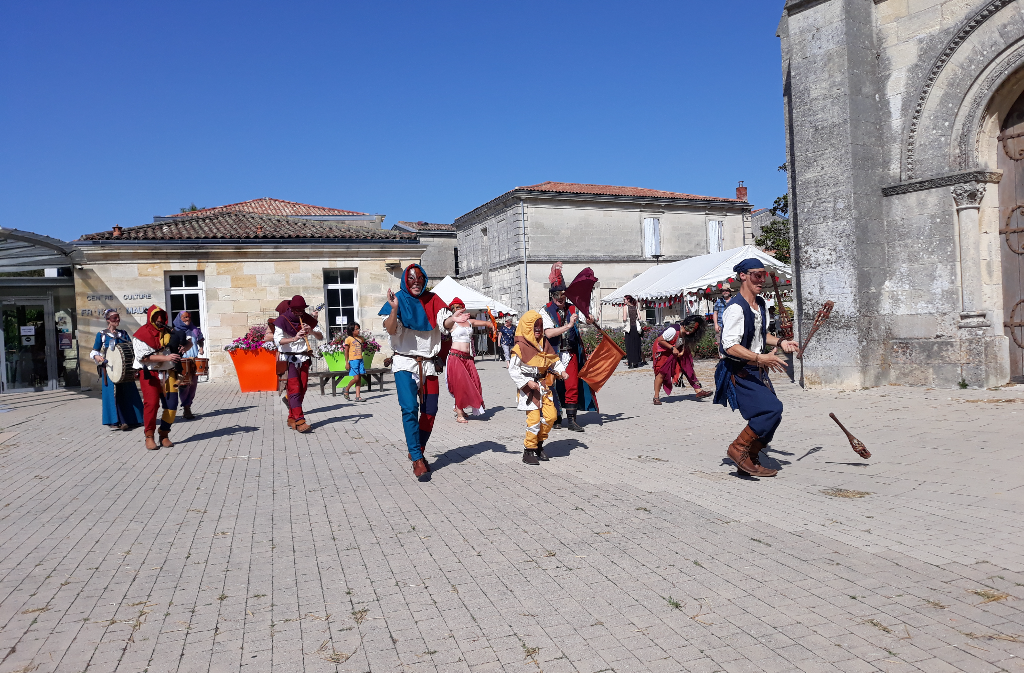 Carnaval médiéval 'Entre Fol la Fête des Fous' ...