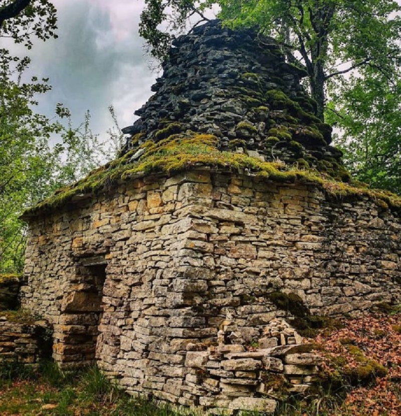 A la découverte des cabanes en pierre sèche de ...