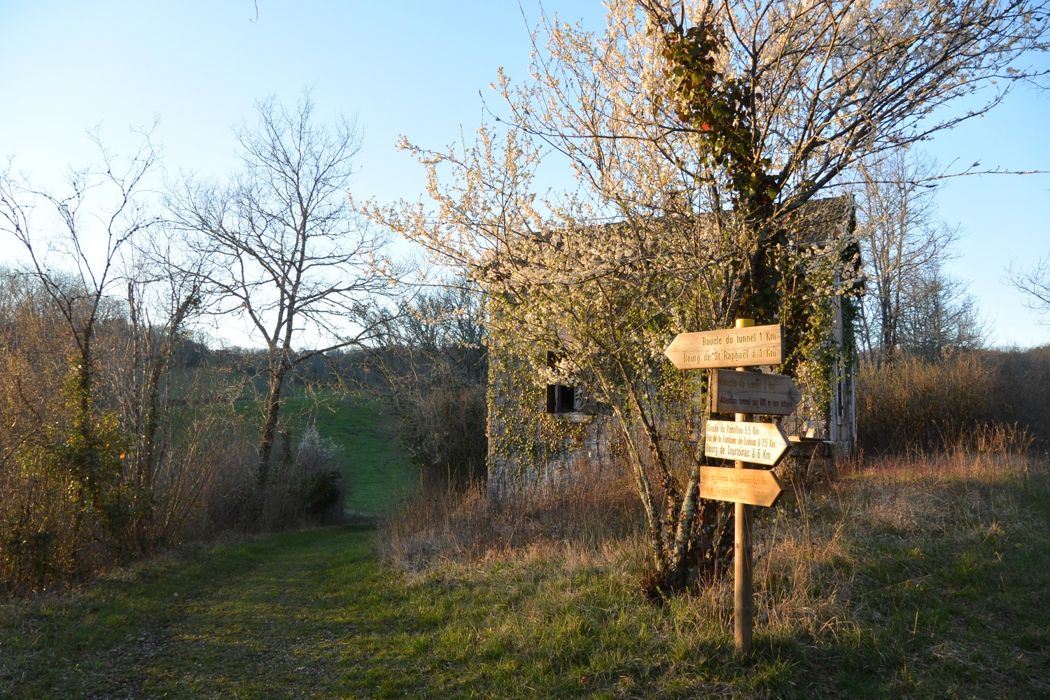 Randonnée à Badefols-d'Ans organisée par Les P ...