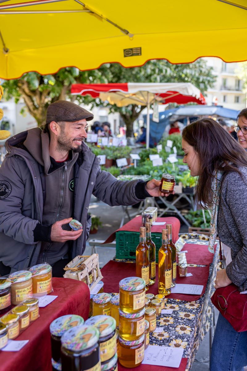 Marché traditionnel, artisanal et local - Fête ...