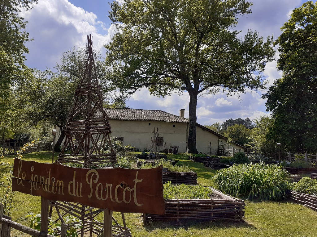 Chantier participatif jardin et plantation