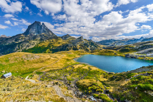 Document Terre "Les Pyrénées, la grande traver ...