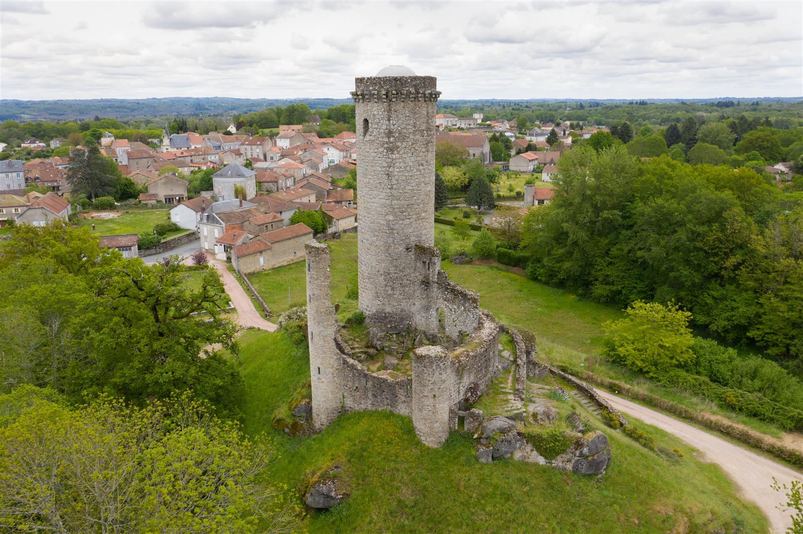 Pièce de théâtre "légendes locales" par Solène ...