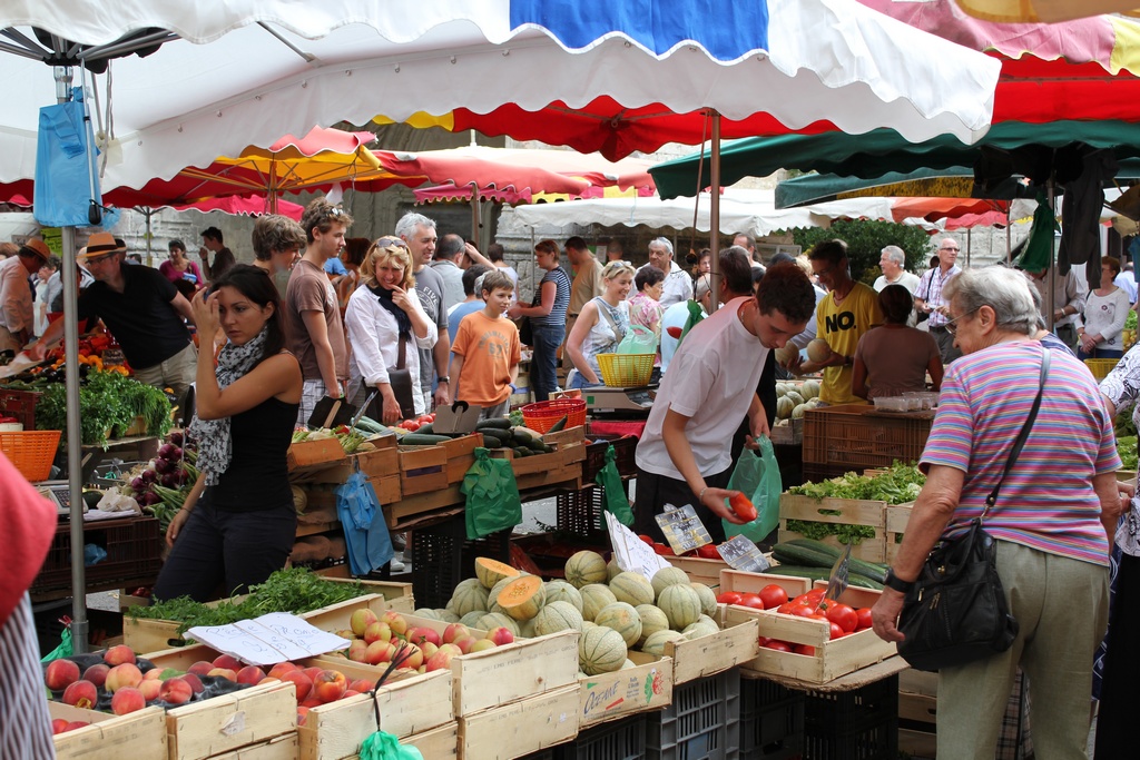 Marché traditionnel du dimanche