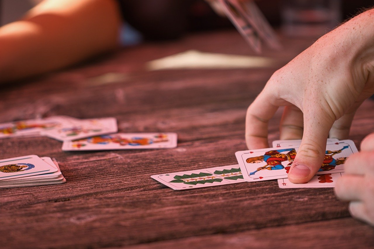 Soirée jeux / cartes au bar Aloey aux Eyzies