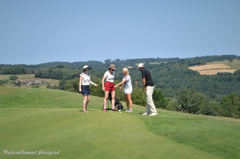 Compétition de golf à Essendiéras