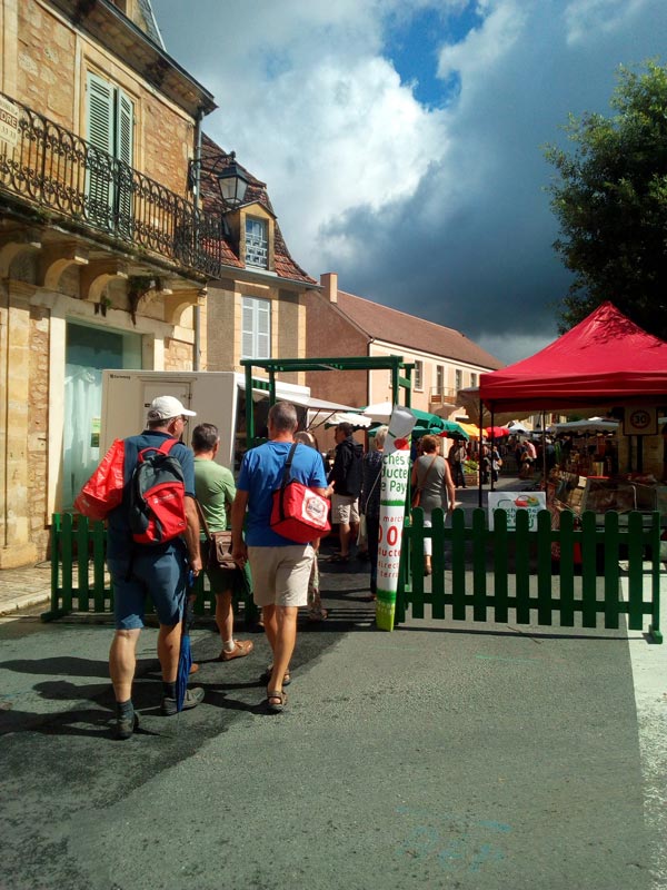 Marché hebdomadaire - tous les lundis matins-  ...