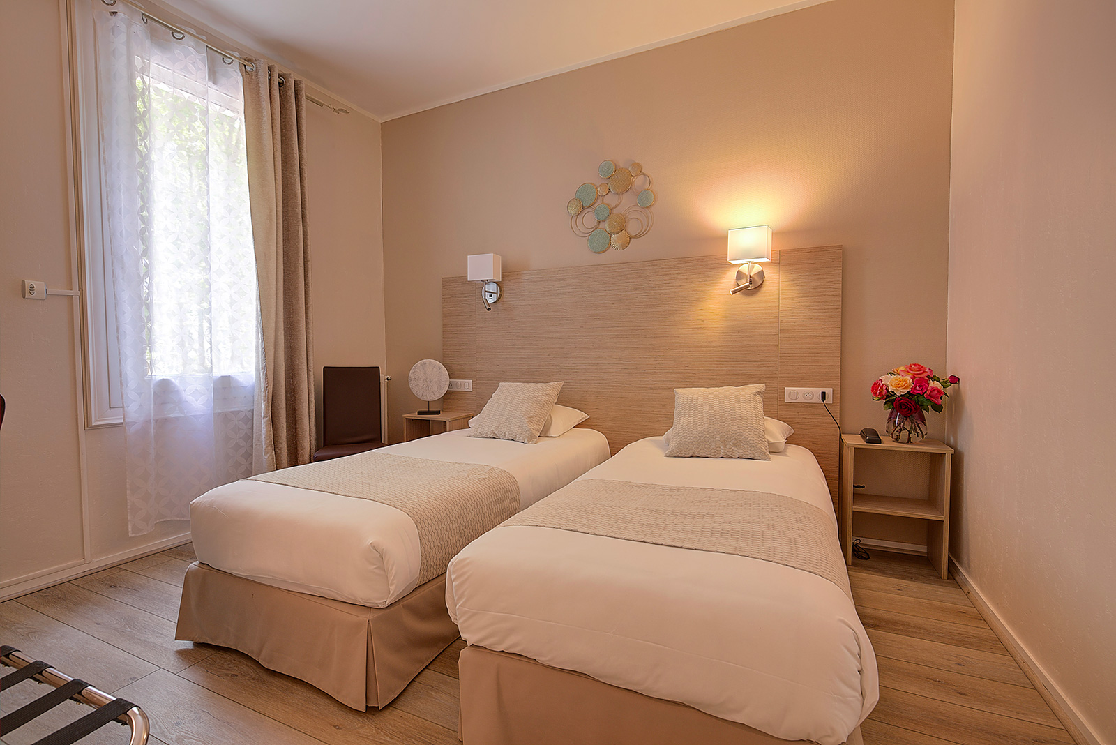 7 bed villa SW France, heated secure pool, Bordeaux / Bergerac