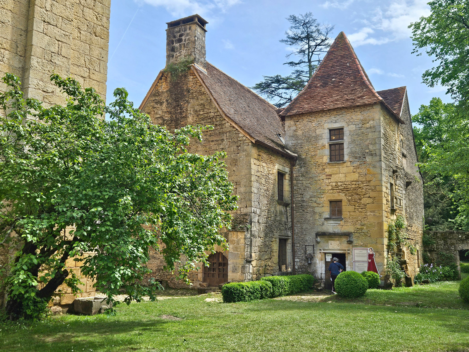 Donjon, Manoir et Jardin de la Salle