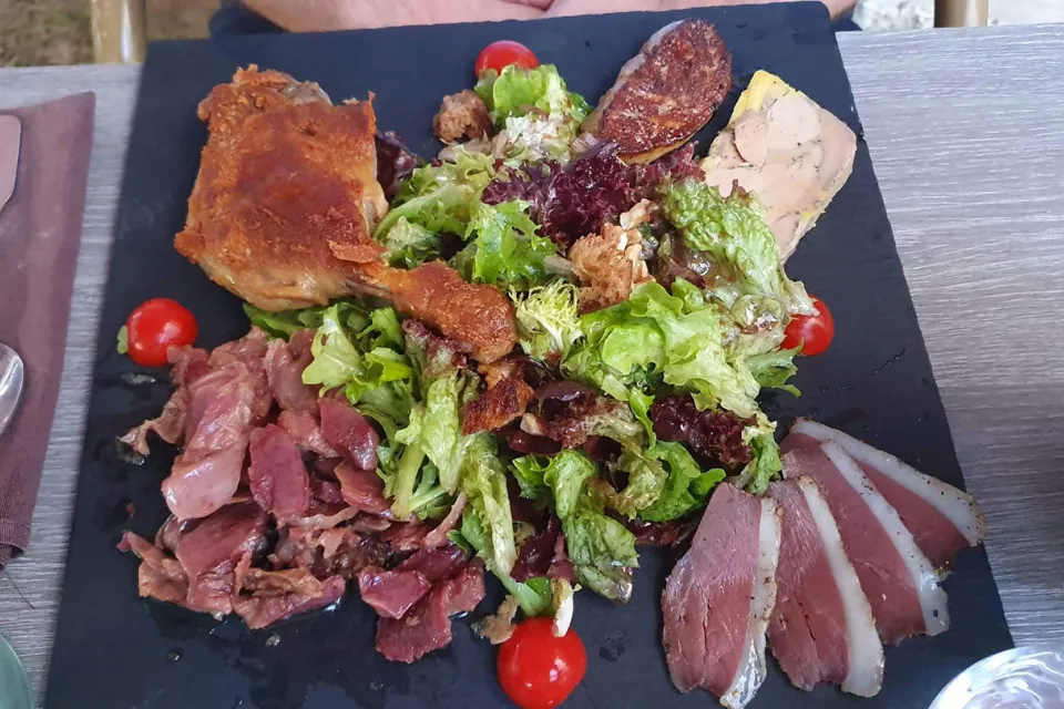 Halte bucolique et gourmande à Queyssac en Pér ...