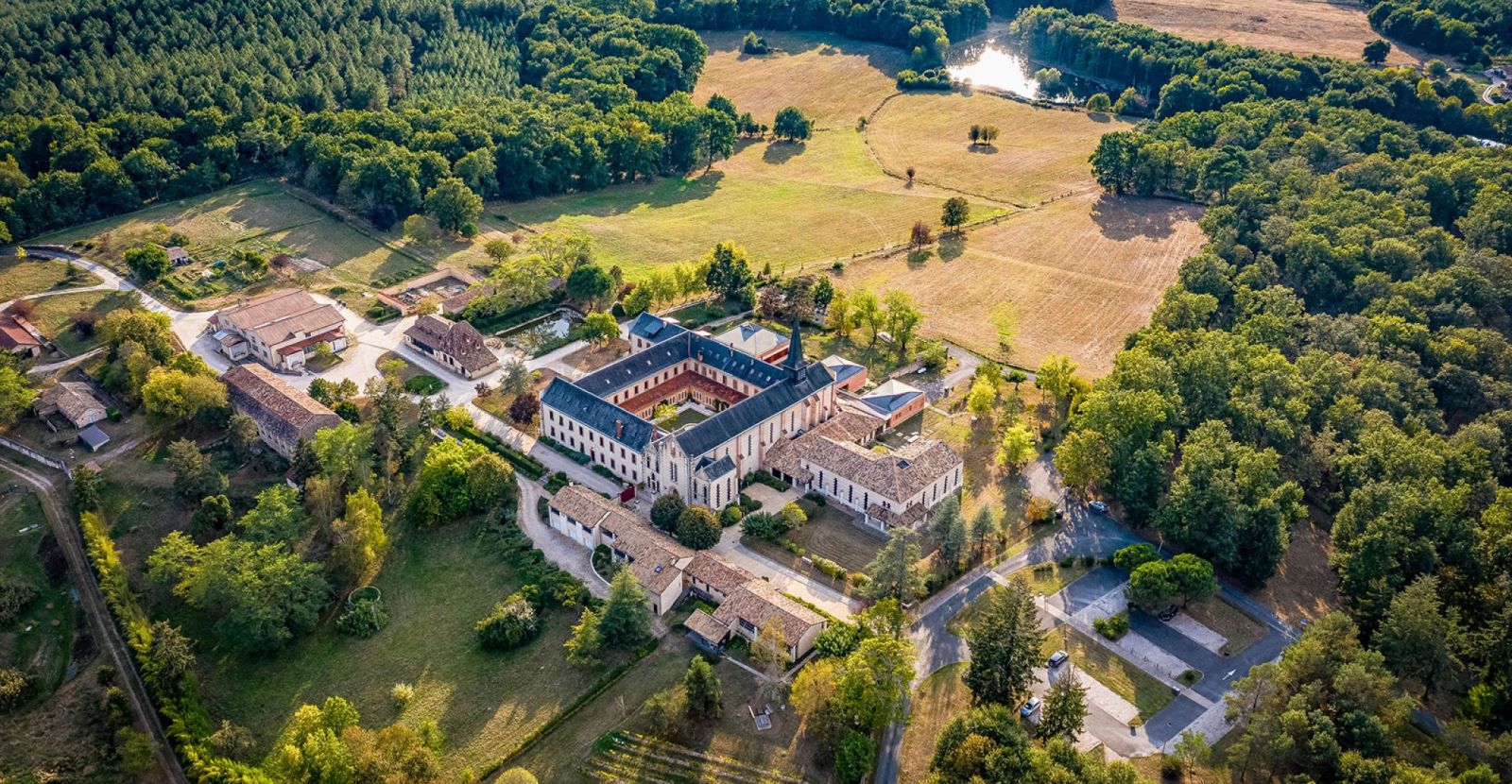 Echourgnac Abbey: make a cheese out of it!