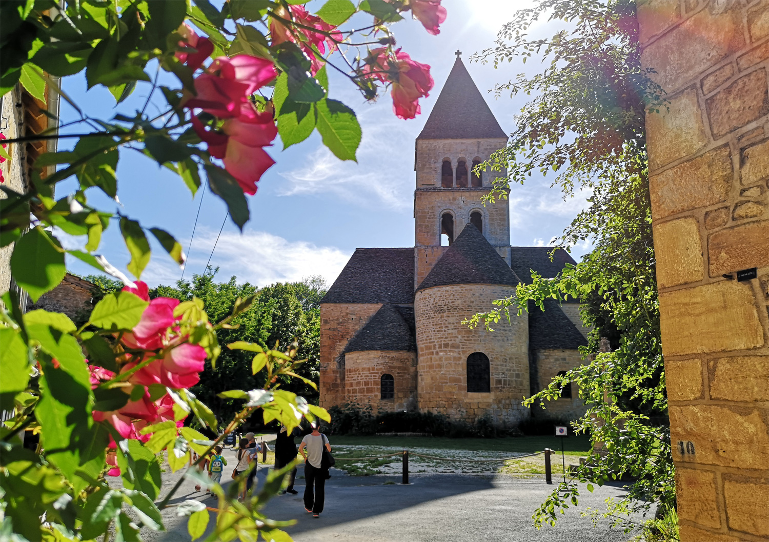 Saint-Léon-sur-Vézère, nestled in a loop of th ...