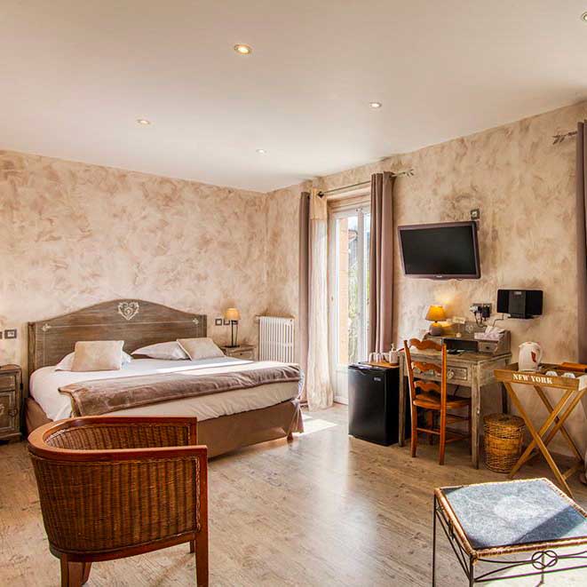 Stay in the center of Montignac - in a 3-star hotel, 700 m from Lascaux IV and 2 km from Lascaux II